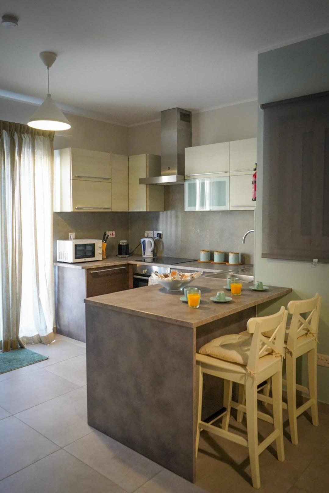 Apartment Comfort And Convenience Flat 4 Dad's Court
